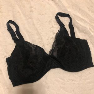 Frederick’s of Hollywood 40D Black Lace Underwire Bra